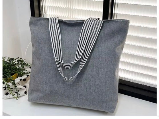 Cute Kitten Tote Bag with Zipper